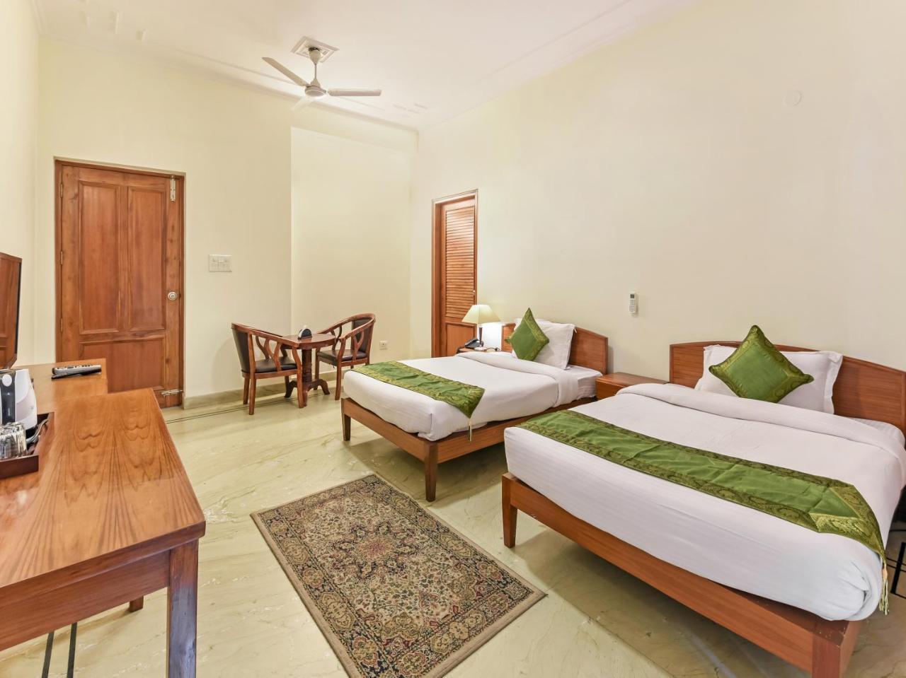 Treebo Trip The Nest Corporate Otel Greater Noida Dış mekan fotoğraf